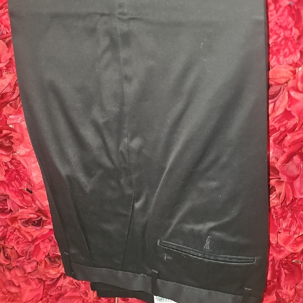 Dockers Men's Classic Fit Khaki Pants - Black Size 32/32